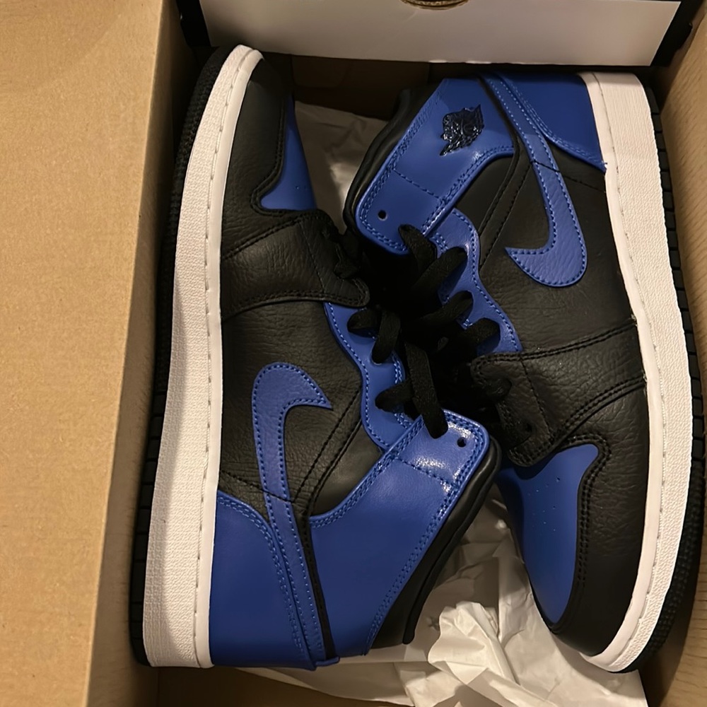 Jordan 1 mid hyper Royal 7 youth like brand new